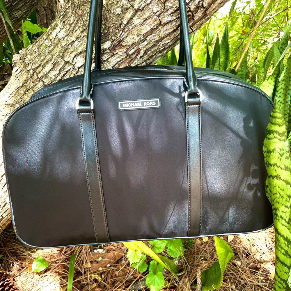 Brand new Michael Kors bag!! 🛍🔥👛 - Picture 1 of 4